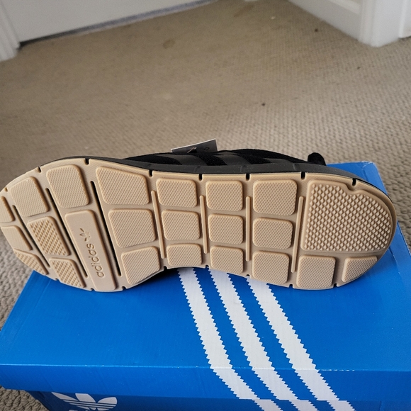 Adidas Mens Swift Run - Picture 3 of 4